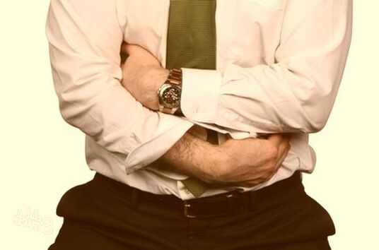 vücutta parazit varlığının bir belirtisi olarak karın ağrısı